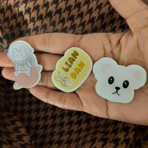 Houndstooth Crossbody Bag w/ 3 pins - Picture 4 of 10